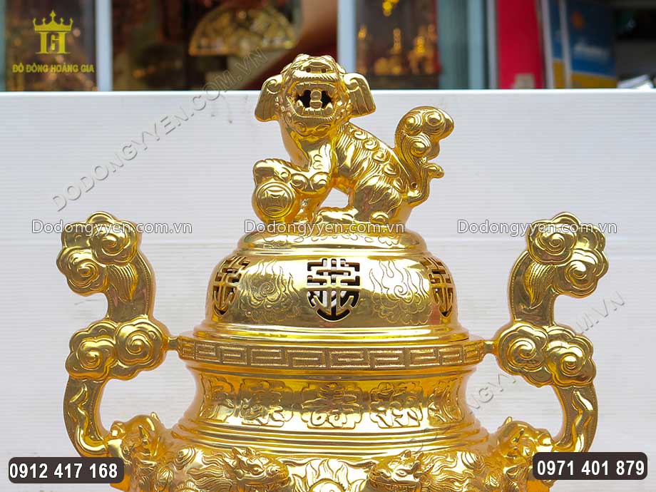 H&igrave;nh ảnh con Ngh&ecirc; tr&ecirc;n nắp đỉnh đồng